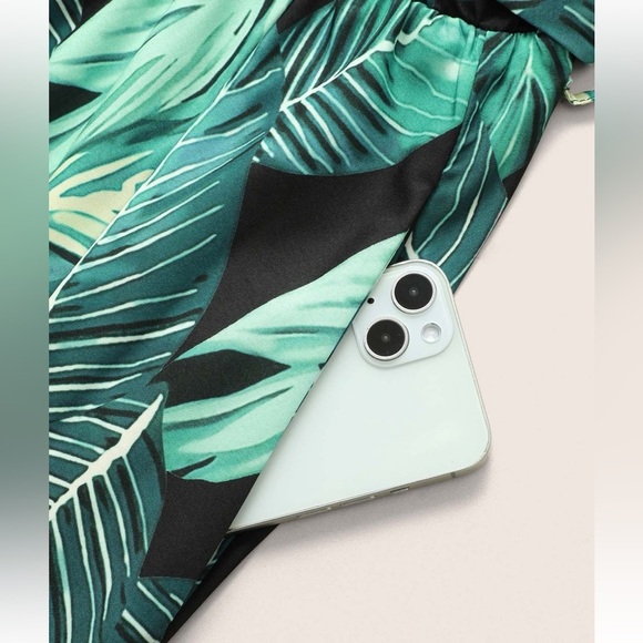 COPY - BloomChic Plus size Tropical Print Knotted Pocket Ruffles Belted Halter … - Picture 6 of 8